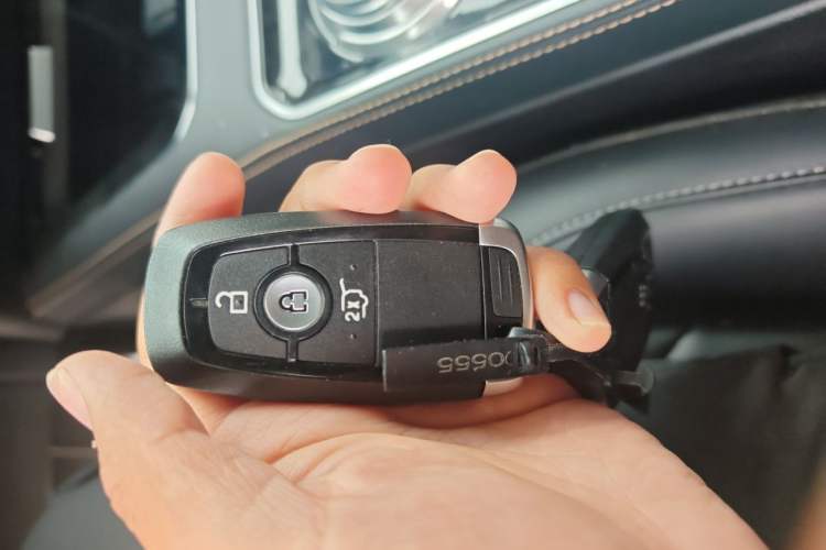 Used Ford Edge 2021 PLUS EcoBoost 245 Two-Wheel-Drive Titanium 7-Seater Vehicle Key