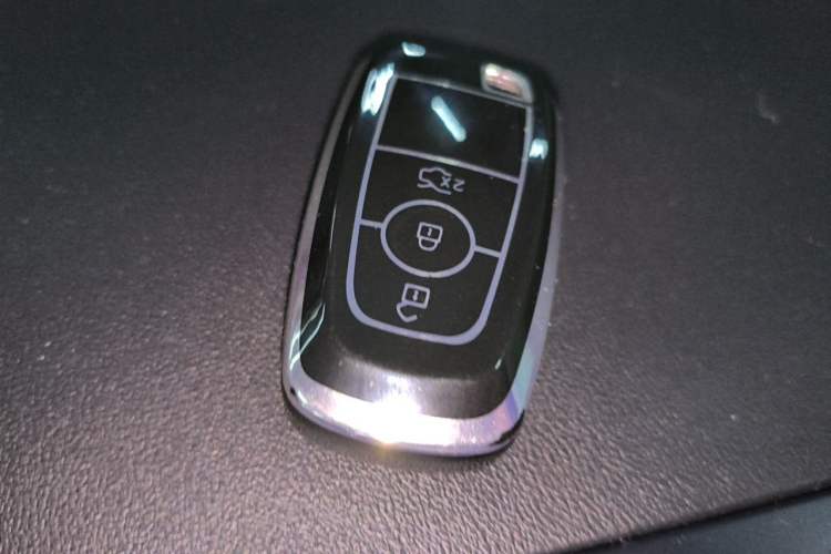 Used Ford Edge 2021 PLUS EcoBoost 245 Two-Wheel-Drive Titanium 7-Seater Vehicle Key