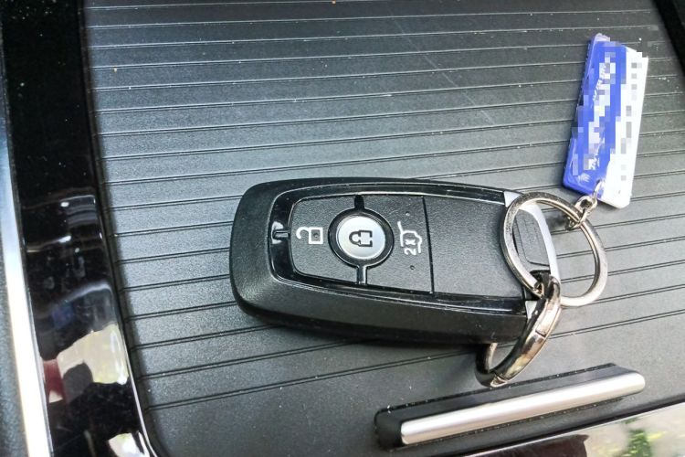 Used Ford Edge 2021 PLUS EcoBoost 245 Two-Wheel-Drive Titanium 7-Seater Vehicle Key