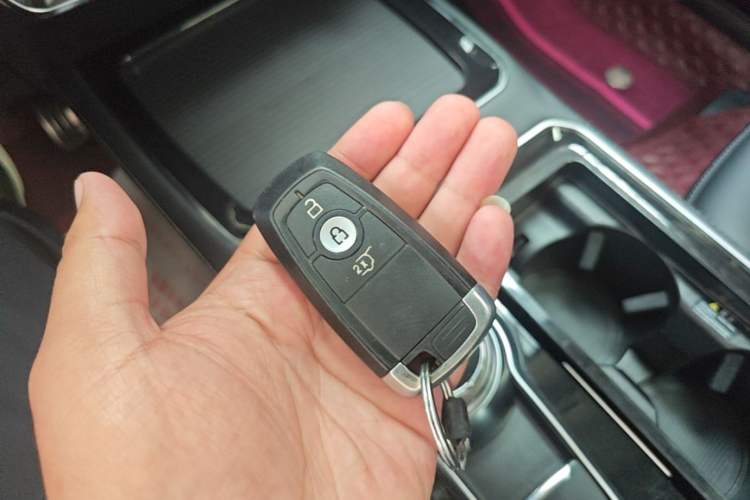 Used Ford Edge 2021 PLUS EcoBoost 245 Two-Wheel-Drive Titanium 7-Seater Vehicle Key