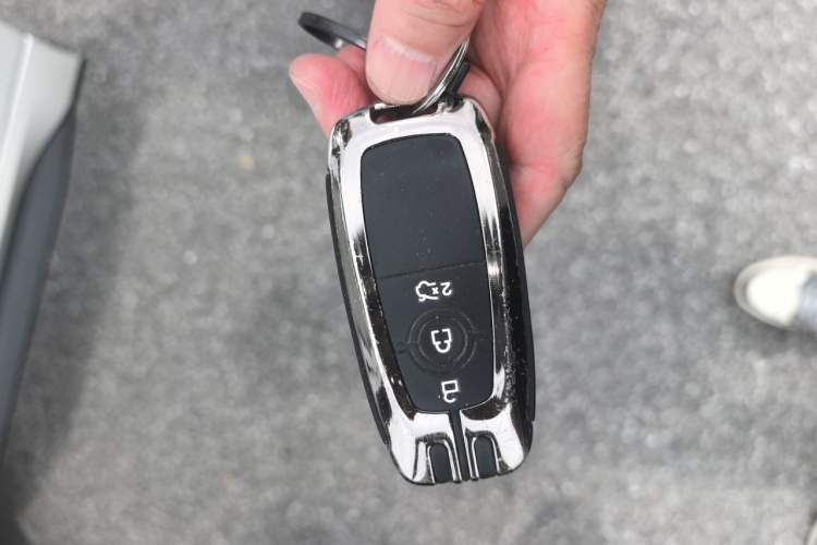 Used Ford Edge 2021 PLUS EcoBoost 245 Two-Wheel-Drive Titanium 7-Seater Vehicle Key
