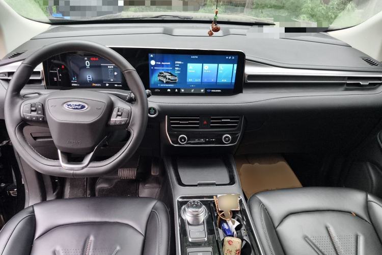 Used Ford Edge 2022 PLUS EcoBoost 245 Four-Wheel Drive Platinum Edition 7-Seater Center Console