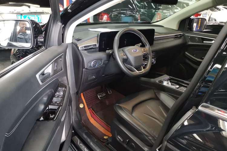 Used Ford Edge 2022 PLUS EcoBoost 245 Four-Wheel Drive Platinum Edition 7-Seater Driver Seat