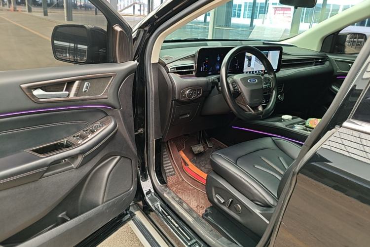 Used Ford Edge 2022 PLUS EcoBoost 245 Four-Wheel Drive Platinum Edition 7-Seater Driver Seat