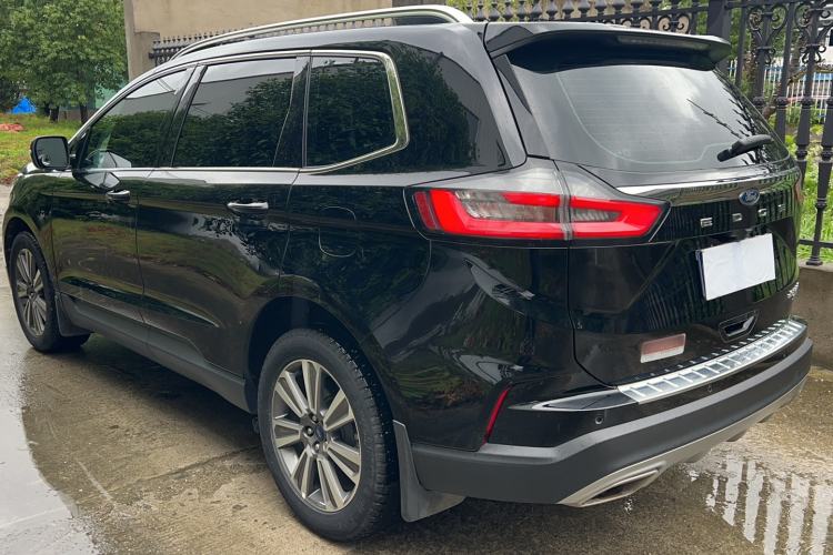 Used Ford Edge 2022 PLUS EcoBoost 245 Four-Wheel Drive Platinum Edition 7-Seater Exterior 5