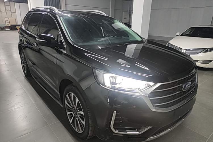 Used Ford Edge 2022 PLUS EcoBoost 245 Four-Wheel Drive Platinum Edition 7-Seater Front Right 45 Deg