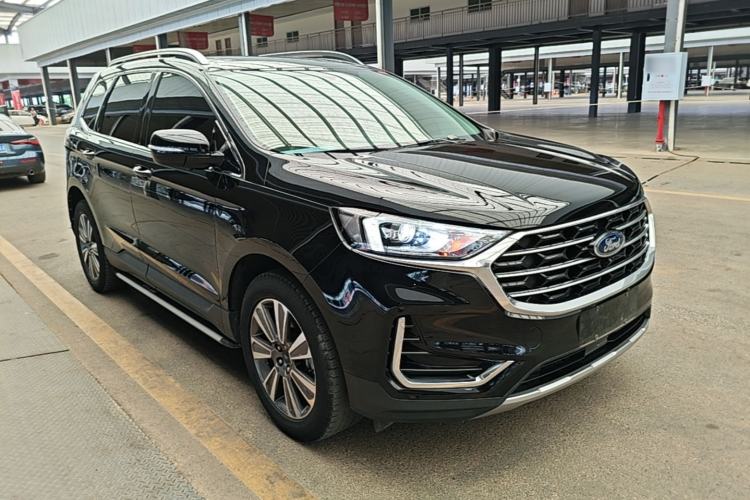 Used Ford Edge 2022 PLUS EcoBoost 245 Four-Wheel Drive Platinum Edition 7-Seater Front Right 45 Deg