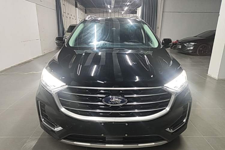 Used Ford Edge 2022 PLUS EcoBoost 245 Four-Wheel Drive Platinum Edition 7-Seater Front