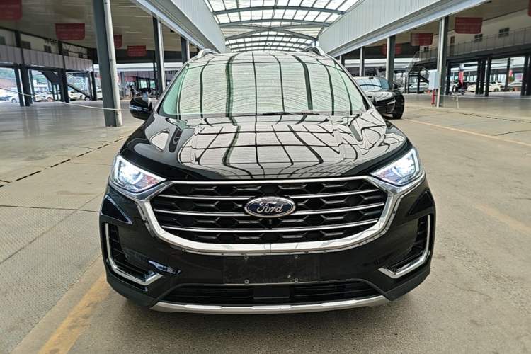Used Ford Edge 2022 PLUS EcoBoost 245 Four-Wheel Drive Platinum Edition 7-Seater Front