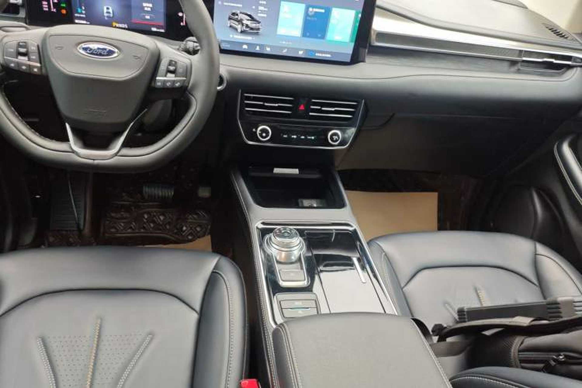 Used Ford Edge 2022 PLUS EcoBoost 245 Four-Wheel Drive Platinum Edition 7-Seater Gear Lever