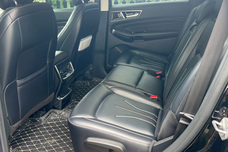 Used Ford Edge 2022 PLUS EcoBoost 245 Four-Wheel Drive Platinum Edition 7-Seater Interior 1