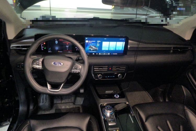 Used Ford Edge 2022 PLUS EcoBoost 245 Four-Wheel Drive Platinum Edition 7-Seater Interior 2