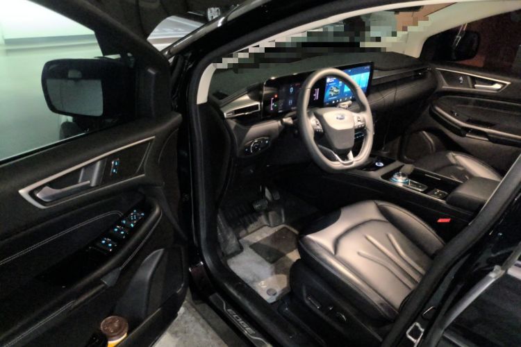 Used Ford Edge 2022 PLUS EcoBoost 245 Four-Wheel Drive Platinum Edition 7-Seater Interior 3