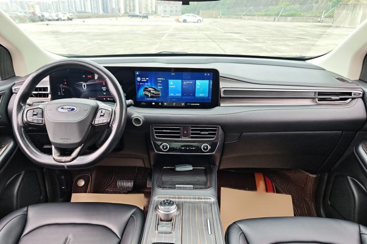 Used Ford Edge 2022 PLUS EcoBoost 245 Four-Wheel Drive Platinum Edition 7-Seater Interior 3