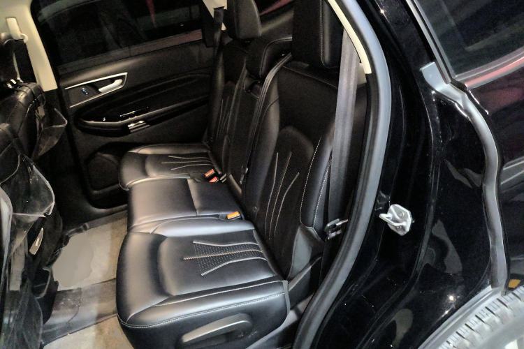 Used Ford Edge 2022 PLUS EcoBoost 245 Four-Wheel Drive Platinum Edition 7-Seater Interior 4
