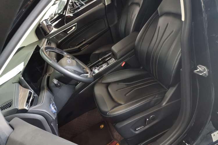 Used Ford Edge 2022 PLUS EcoBoost 245 Four-Wheel Drive Platinum Edition 7-Seater Left Front Seat