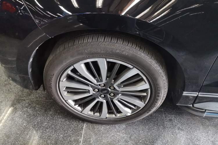 Used Ford Edge 2022 PLUS EcoBoost 245 Four-Wheel Drive Platinum Edition 7-Seater Left Front Wheel Hub