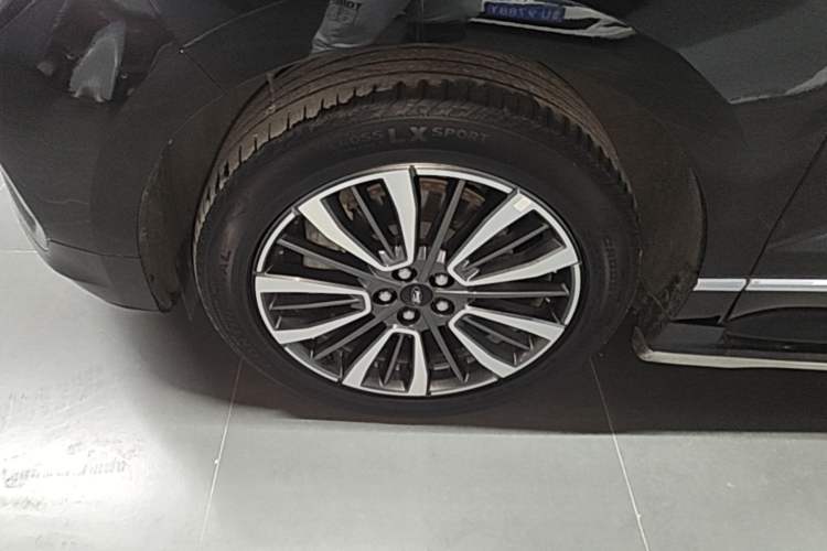 Used Ford Edge 2022 PLUS EcoBoost 245 Four-Wheel Drive Platinum Edition 7-Seater Left Front Wheel Hub