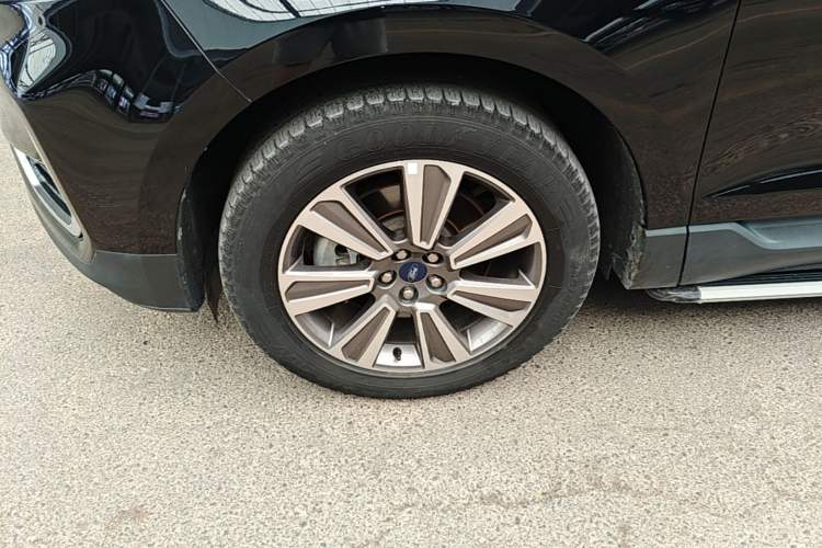 Used Ford Edge 2022 PLUS EcoBoost 245 Four-Wheel Drive Platinum Edition 7-Seater Left Front Wheel Hub