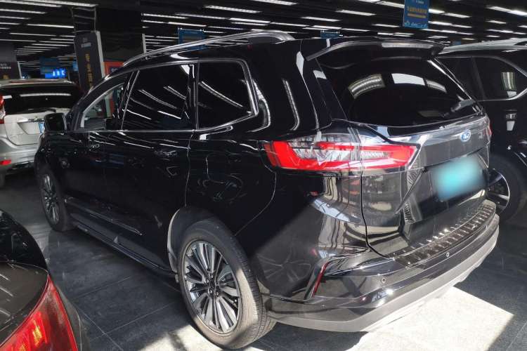 Used Ford Edge 2022 PLUS EcoBoost 245 Four-Wheel Drive Platinum Edition 7-Seater Left Side