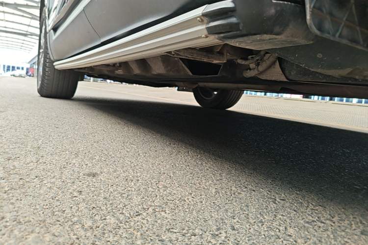 Used Ford Edge 2022 PLUS EcoBoost 245 Four-Wheel Drive Platinum Edition 7-Seater Left Side Sill