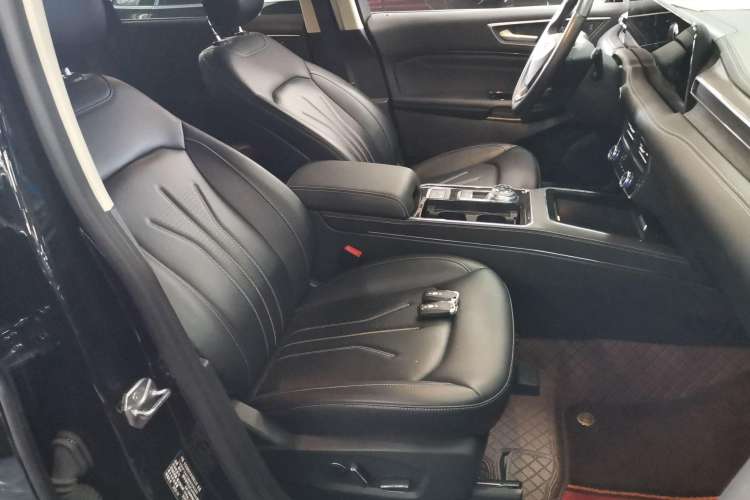 Used Ford Edge 2022 PLUS EcoBoost 245 Four-Wheel Drive Platinum Edition 7-Seater Right Front Seat