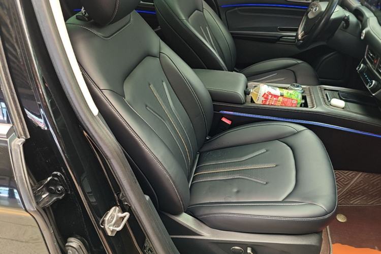 Used Ford Edge 2022 PLUS EcoBoost 245 Four-Wheel Drive Platinum Edition 7-Seater Right Front Seat