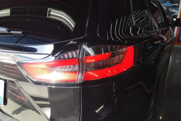 Used Ford Edge 2022 PLUS EcoBoost 245 Four-Wheel Drive Platinum Edition 7-Seater Right Rear Taillight