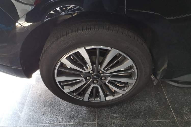 Used Ford Edge 2022 PLUS EcoBoost 245 Four-Wheel Drive Platinum Edition 7-Seater Right Rear Wheel Hub