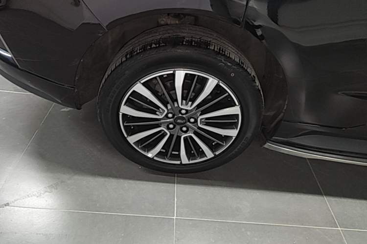 Used Ford Edge 2022 PLUS EcoBoost 245 Four-Wheel Drive Platinum Edition 7-Seater Right Rear Wheel Hub