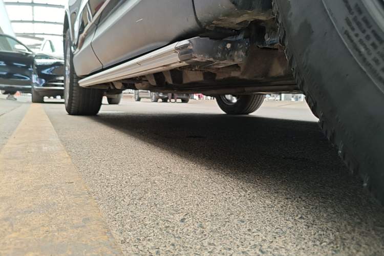 Used Ford Edge 2022 PLUS EcoBoost 245 Four-Wheel Drive Platinum Edition 7-Seater Right Side Sill