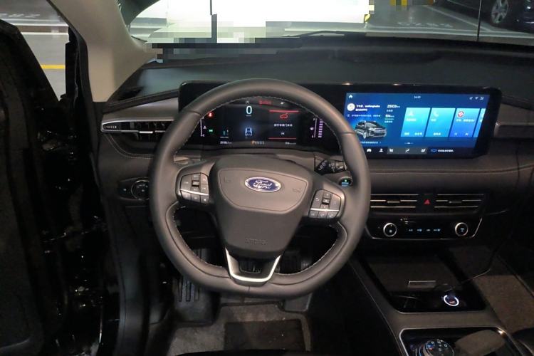 Used Ford Edge 2022 PLUS EcoBoost 245 Four-Wheel Drive Platinum Edition 7-Seater Steering Wheel