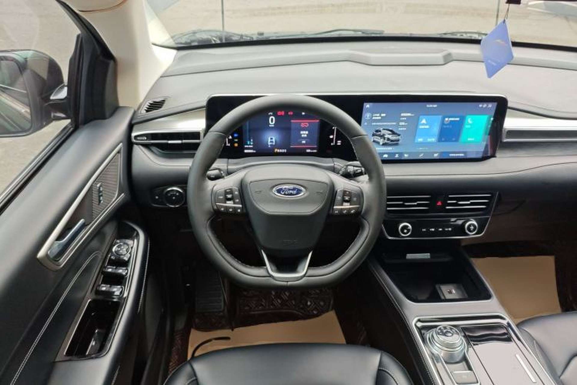 Used Ford Edge 2022 PLUS EcoBoost 245 Four-Wheel Drive Platinum Edition 7-Seater Steering Wheel