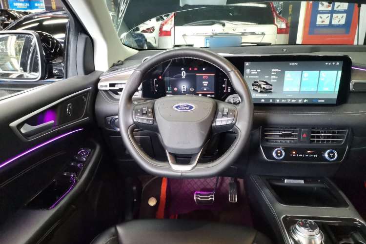 Used Ford Edge 2022 PLUS EcoBoost 245 Four-Wheel Drive Platinum Edition 7-Seater Steering Wheel