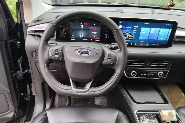 Used Ford Edge 2022 PLUS EcoBoost 245 Four-Wheel Drive Platinum Edition 7-Seater Steering Wheel