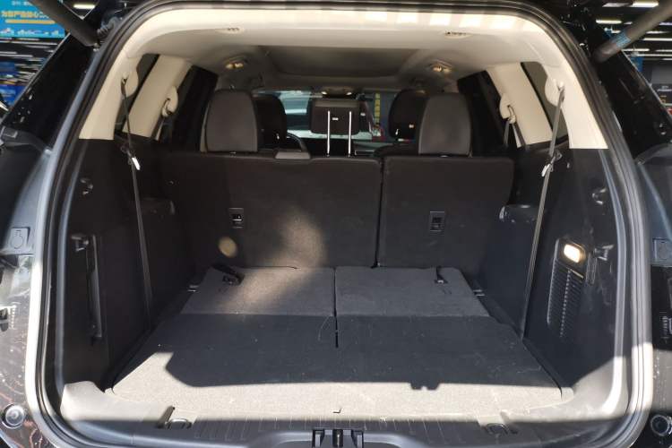 Used Ford Edge 2022 PLUS EcoBoost 245 Four-Wheel Drive Platinum Edition 7-Seater Trunk