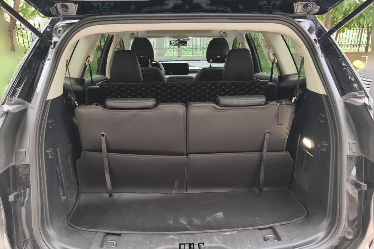 Used Ford Edge 2022 PLUS EcoBoost 245 Four-Wheel Drive Platinum Edition 7-Seater Trunk