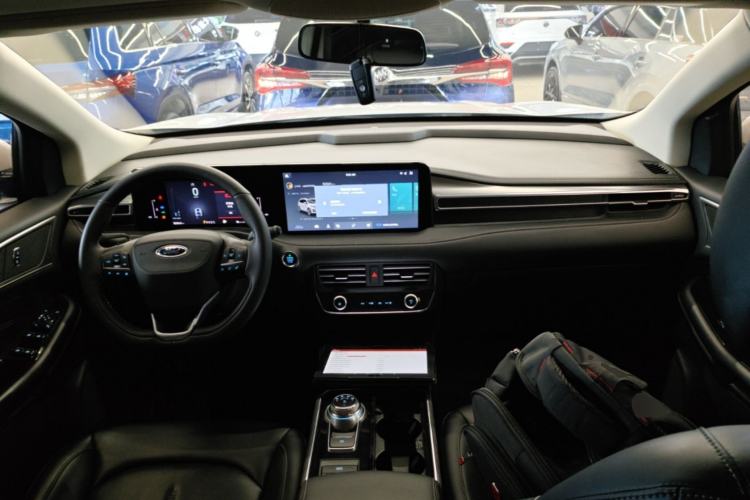 Used Ford Edge 2022 PLUS EcoBoost 245 Four-Wheel Drive Platinum Edition 7-Seater Center Console