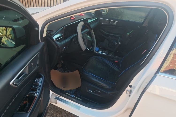 Used Ford Edge 2022 PLUS EcoBoost 245 Four-Wheel Drive Platinum Edition 7-Seater Driver Seat