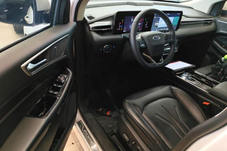 Used Ford Edge 2022 PLUS EcoBoost 245 Four-Wheel Drive Platinum Edition 7-Seater Driver Seat