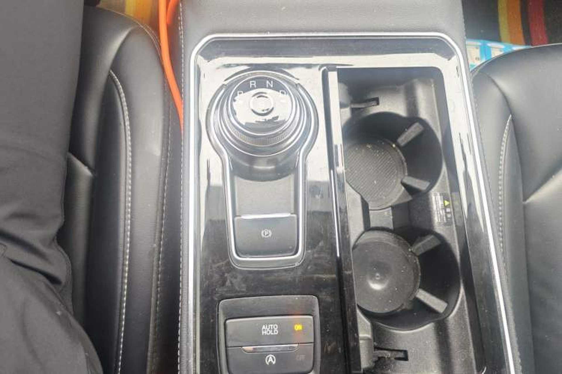 Used Ford Edge 2022 PLUS EcoBoost 245 Four-Wheel Drive Platinum Edition 7-Seater Gear Lever