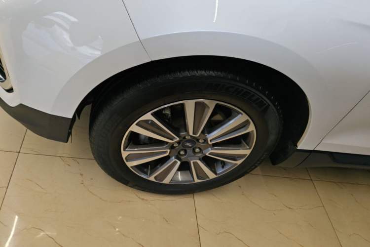 Used Ford Edge 2022 PLUS EcoBoost 245 Four-Wheel Drive Platinum Edition 7-Seater Left Front Wheel Hub
