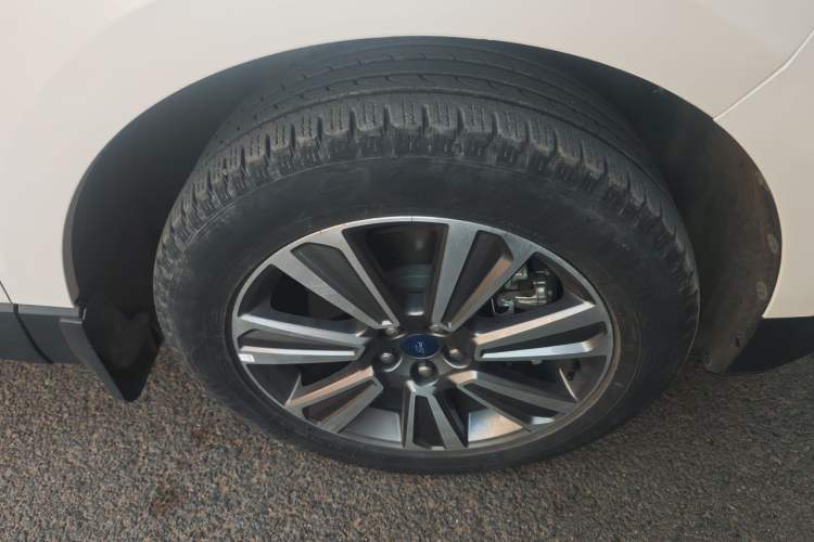 Used Ford Edge 2022 PLUS EcoBoost 245 Four-Wheel Drive Platinum Edition 7-Seater Right Front Wheel Hub