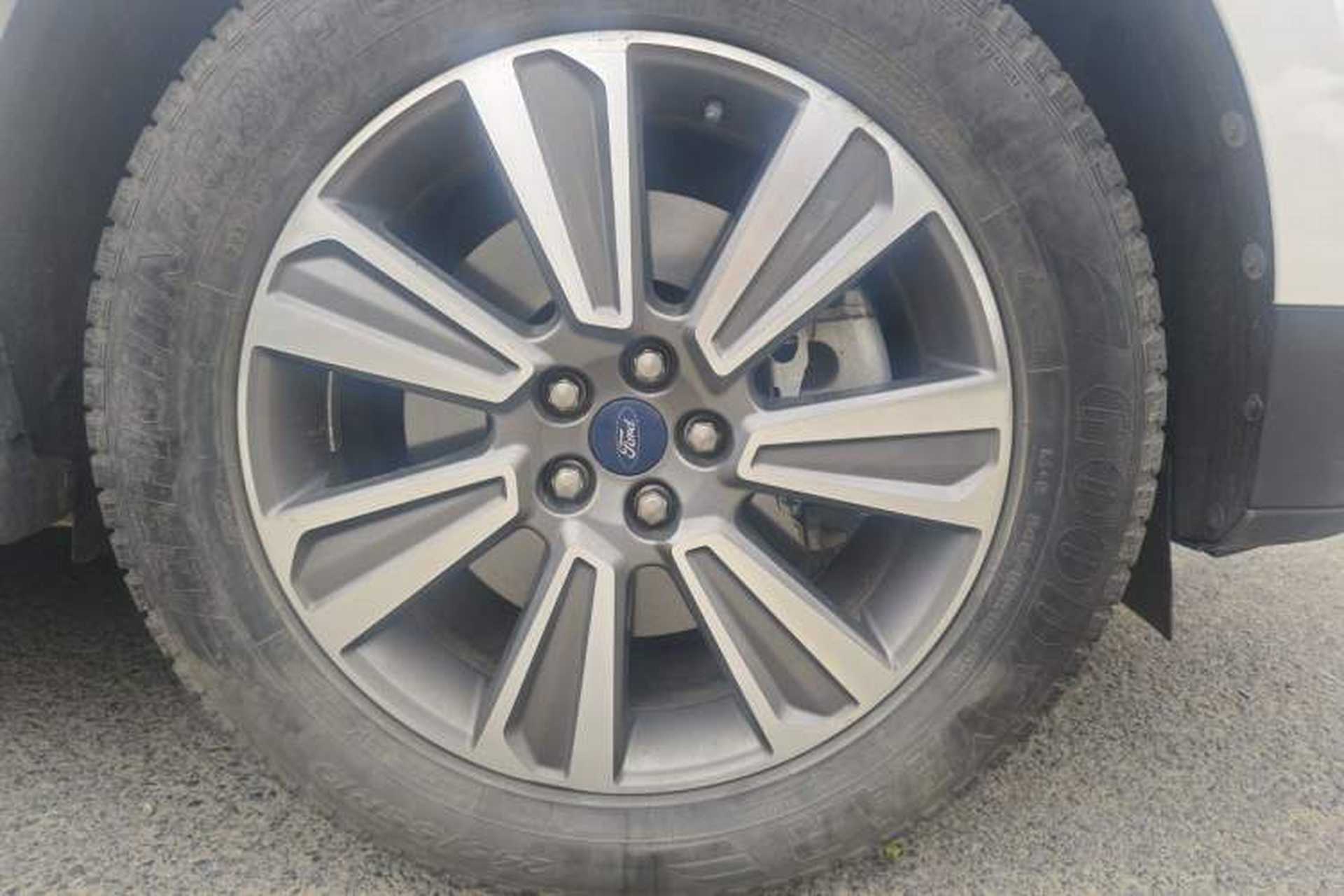 Used Ford Edge 2022 PLUS EcoBoost 245 Four-Wheel Drive Platinum Edition 7-Seater Right Front Wheel Hub
