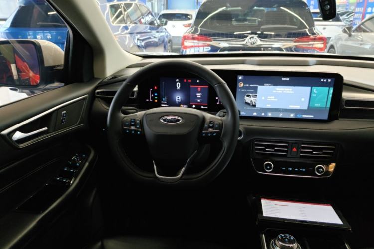Used Ford Edge 2022 PLUS EcoBoost 245 Four-Wheel Drive Platinum Edition 7-Seater Steering Wheel