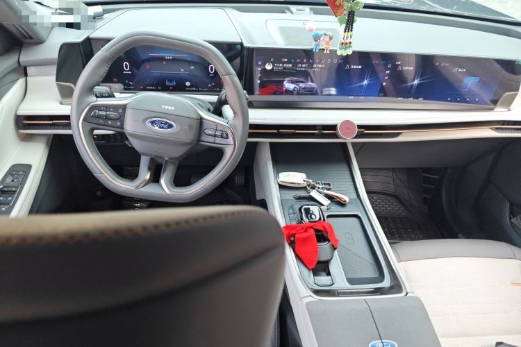 Used Ford Edge 2023 Ford Explorer L 2.0T EcoBoost Four-Wheel Drive 7-Seater Supreme Model Center Console