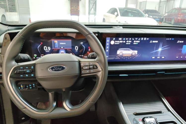 Used Ford Edge 2023 Ford Explorer L 2.0T EcoBoost Two-Wheel Drive 7-Seater Luxury Model Center Console