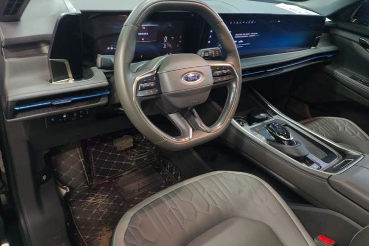 Used Ford Edge 2023 Ford Explorer L 2.0T EcoBoost Two-Wheel Drive 7-Seater Luxury Model Center Console