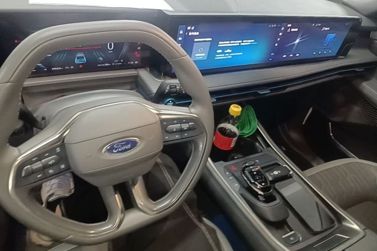 Used Ford Edge 2023 Ford Explorer L 2.0T EcoBoost Two-Wheel Drive 7-Seater Luxury Model Center Console