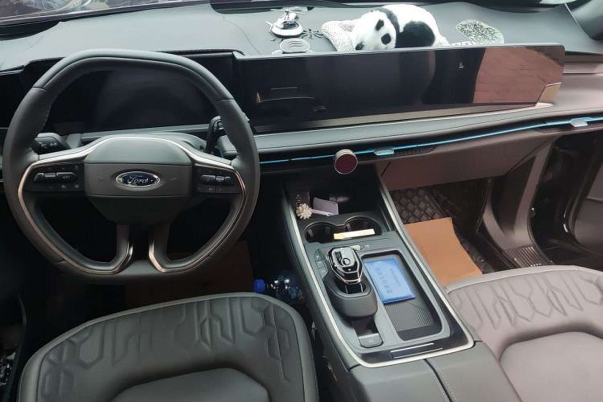 Used Ford Edge 2023 Ford Explorer L 2.0T EcoBoost E-Hybrid Two-Wheel Drive 7-Seater Fashion Edition Center Console